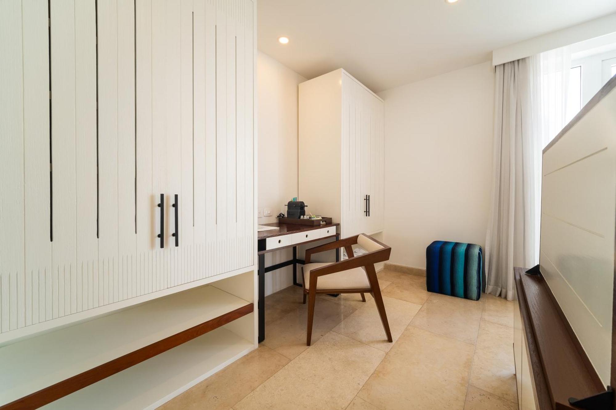 Nacar Cartagena, Curio Collection By Hilton