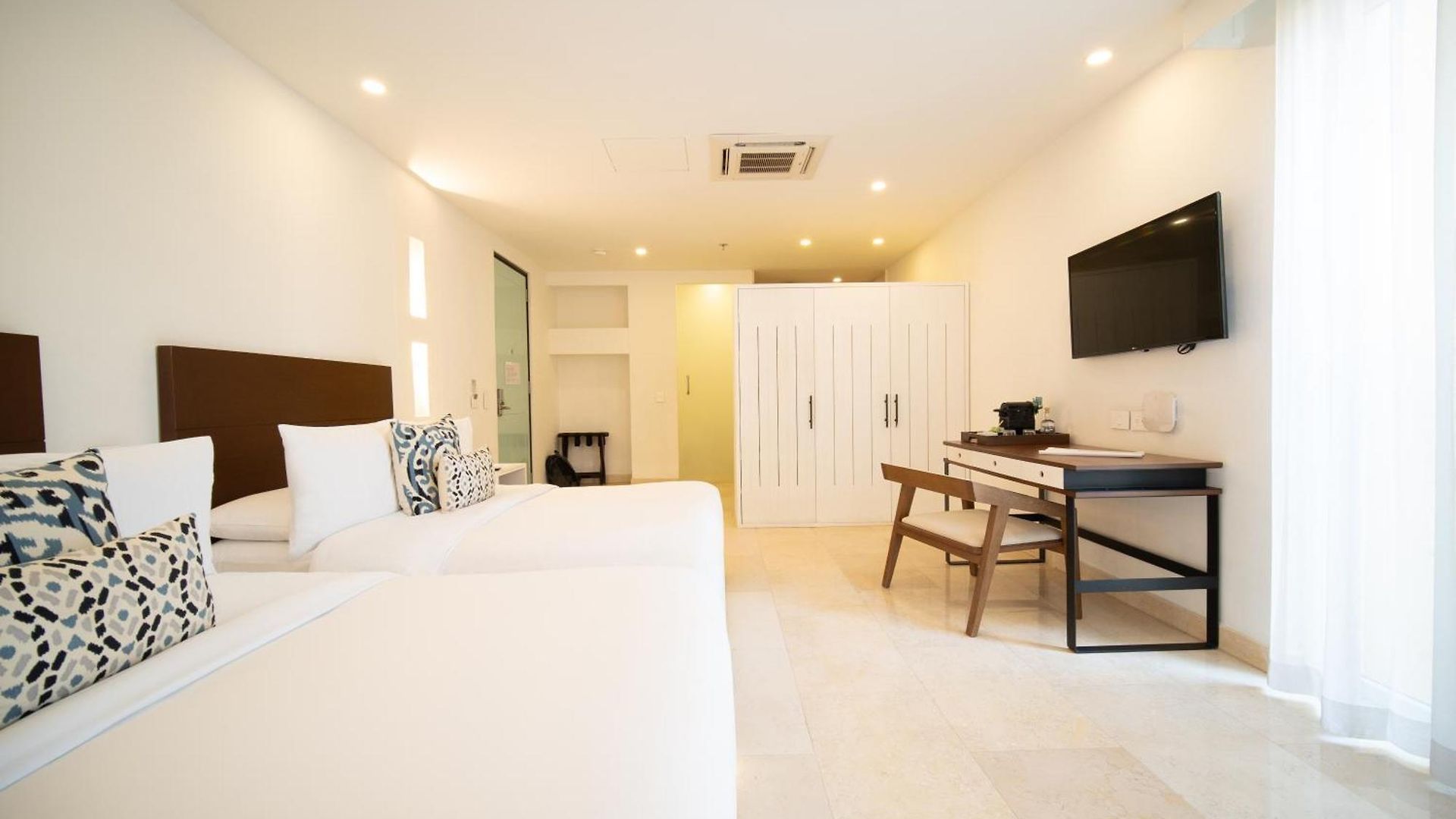 Nacar Cartagena, Curio Collection By Hilton