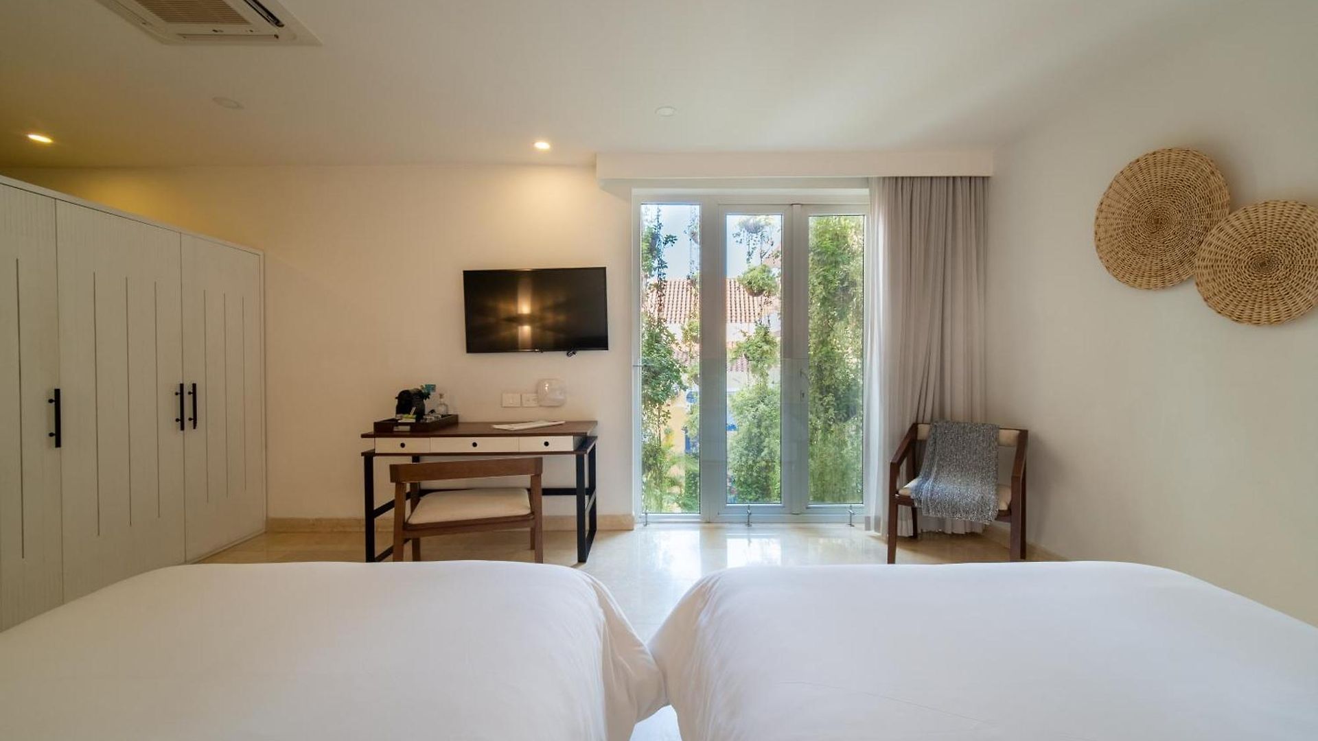 Nacar Cartagena, Curio Collection By Hilton
