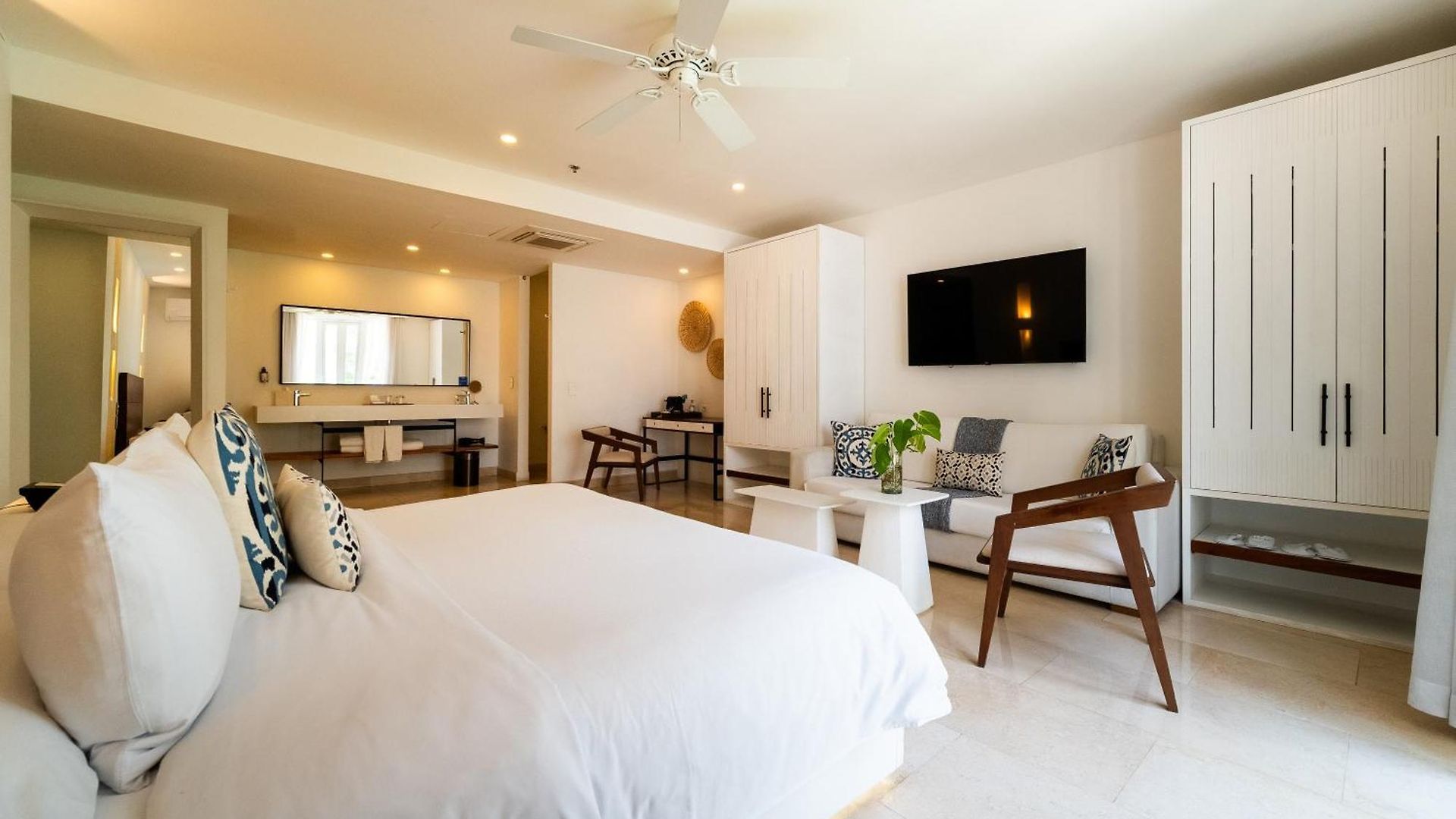 Nacar Cartagena, Curio Collection By Hilton Cartagena