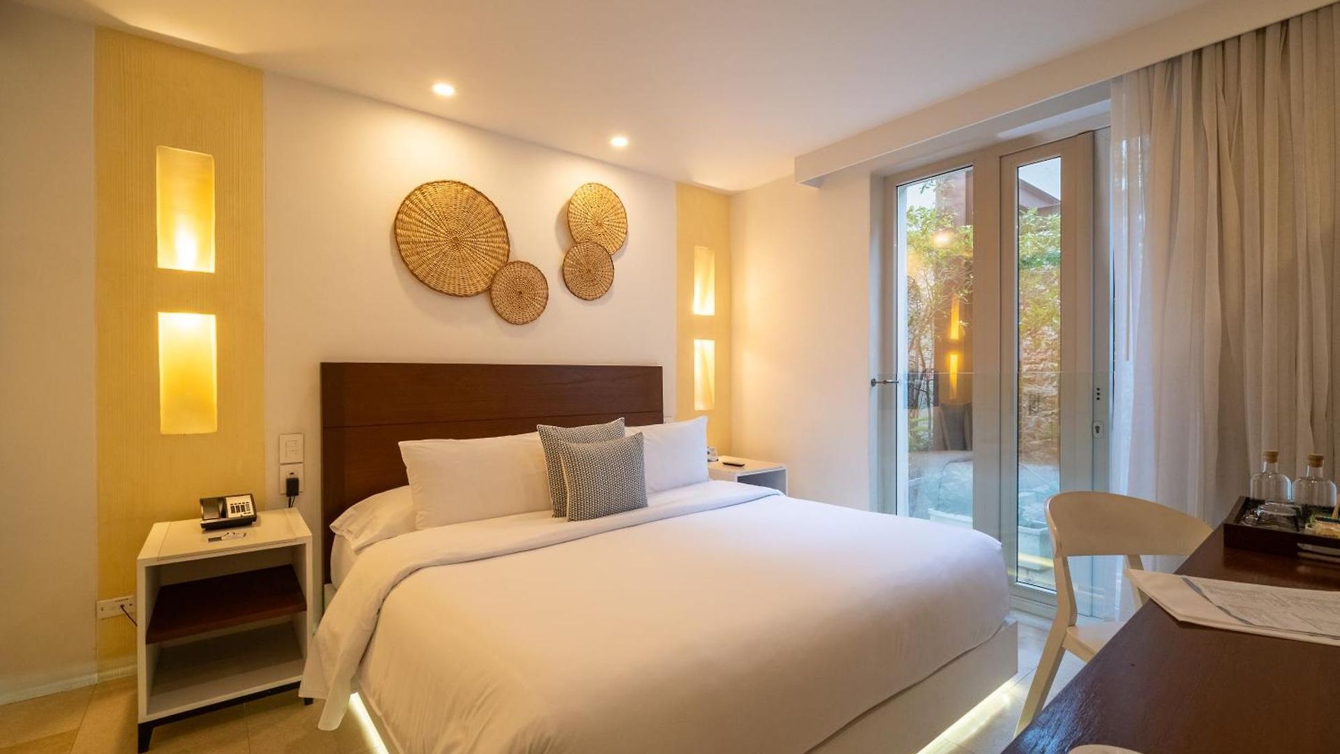 Nacar Cartagena, Curio Collection By Hilton