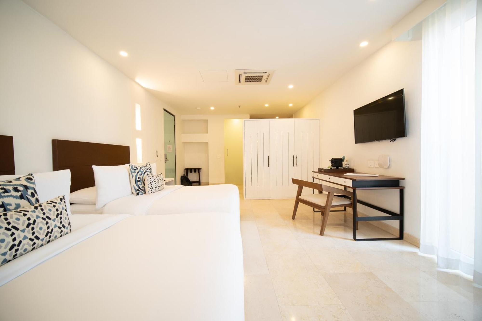 Nacar Cartagena, Curio Collection By Hilton