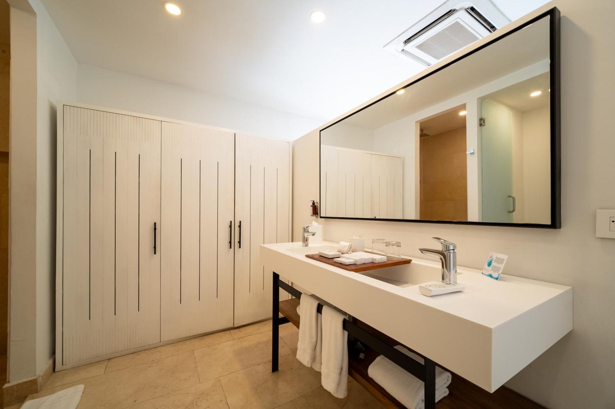 Nacar Cartagena, Curio Collection By Hilton Cartagena